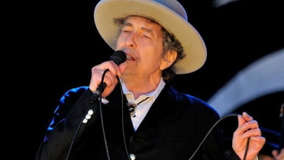 bob dylan ponders literary links in extraordinary nobel speech