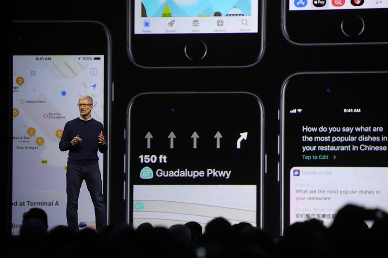 apple ceo tim cook delivers the opening keynote address the 2017 apple worldwide developer conference wwdc at the san jose convention center on june 5 2017 in san jose california photo afp