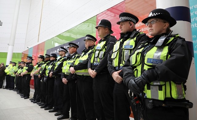 police officers observe a minute 039 s silence for the victims of the attack on london bridge and borough market at london bridge station london britain june 6 2017 photo reuters