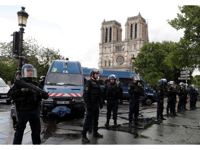 french police stand at the scene of a shooting incident near the notre dame cathedral in paris france june 6 2017 photo reuters french police stand at the scene of a shooting incident near the notre dame cathedral in paris france june 6 2017 photo reuters