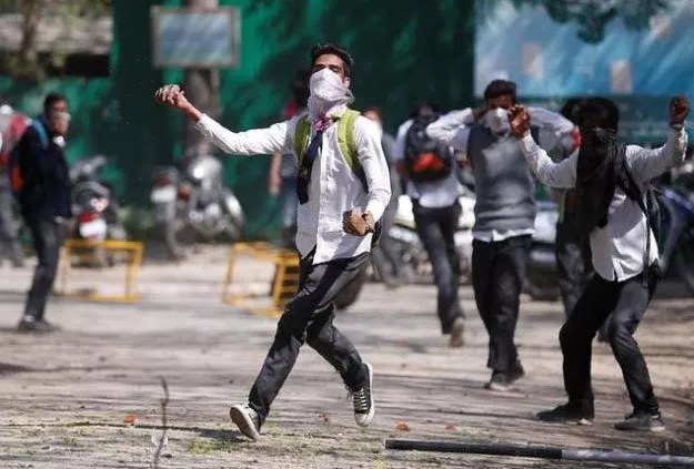 younger kashmiris have been increasingly joining rebel ranks photo reuters younger kashmiris have been increasingly joining rebel ranks photo reuters