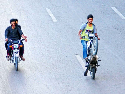 pindi police arrest 14 for wheeling during night operation pindi police arrest 14 for wheeling during night operation