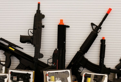 18 shopkeepers taken into custody from karachi s bolton market for selling toy guns