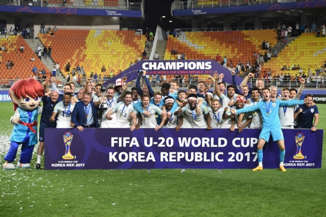 england 039 s players celebrate with the trophy during the awards ceremony after winning the u 20 world cup final football match between england and venezuela in suwon on june 11 2017 photo afp england 039 s players celebrate with the trophy during the awards ceremony after winning the u 20 world cup final football match between england and venezuela in suwon on june 11 2017 photo afp