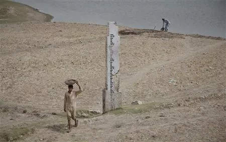 a labourer carries a pan on his head as he walk past a water gauge pillar while working to repair a portion of the aliwan band embankment in sukkur located in pakistan 039 s sindh province on june 27 2011 photo reuters a labourer carries a pan on his head as he walk past a water gauge pillar while working to repair a portion of the aliwan band embankment in sukkur located in pakistan 039 s sindh province on june 27 2011 photo reuters
