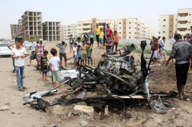 people gather at the site of a car bomb attack that targeted the convoy of aidaroos al zubaidi the governor of the southern port city of aden yemen july 15 2016 photo reuters
