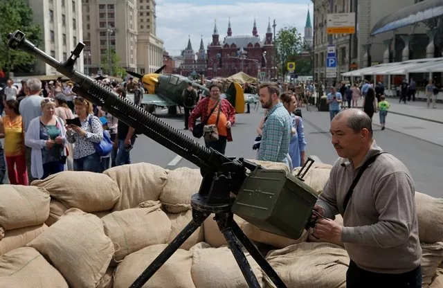 a man looks over an anti aircraft machine gun during a re enactment festival which coincides with an anti corruption protest organised by opposition leader alexei navalny on tverskaya street in central moscow russia june 12 2017 photo reuters a man looks over an anti aircraft machine gun during a re enactment festival which coincides with an anti corruption protest organised by opposition leader alexei navalny on tverskaya street in central moscow russia june 12 2017 photo reuters