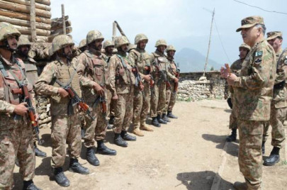 commander peshawar corps visits troops deployed at forward posts
