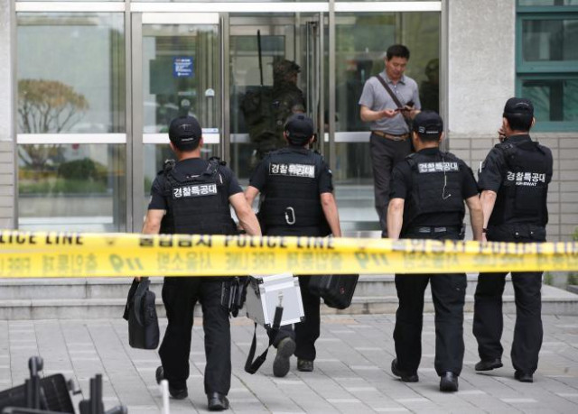 members of special weapons and tactics team arrive at the scene of an accident at yonsei university in seoul south korea june 13 2017 photo reuters members of special weapons and tactics team arrive at the scene of an accident at yonsei university in seoul south korea june 13 2017 photo reuters