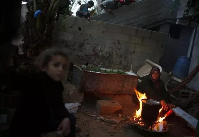 a palestinian woman burns firewood to cook at her house in the northern gaza strip photo reuters a palestinian woman burns firewood to cook at her house in the northern gaza strip photo reuters