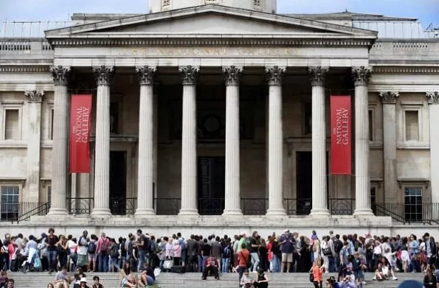 tourists gather outside the national gallery london august 4 2015 photo reuters tourists gather outside the national gallery london august 4 2015 photo reuters