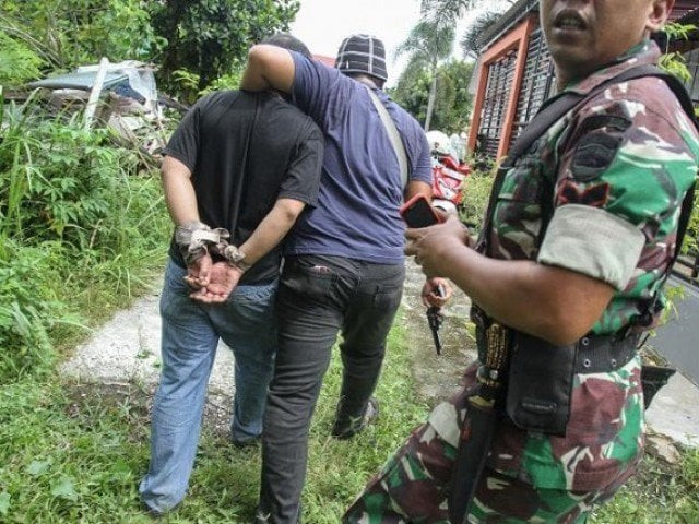 32 inmates escape from the jail in jambi city on western sumatra island photo reuters 32 inmates escape from the jail in jambi city on western sumatra island photo reuters
