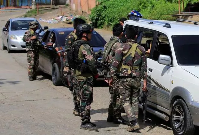 philippine military says there are still between 300 and 600 civilians trapped in marawi photo reuters philippine military says there are still between 300 and 600 civilians trapped in marawi photo reuters