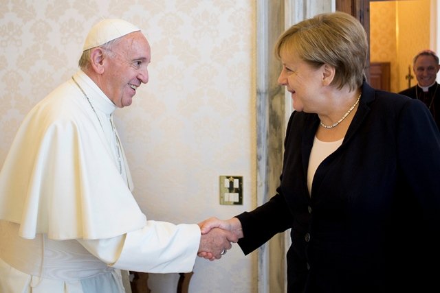pope francis greets german chancellor angela merkel during a meeting at the vatican june 17 2017 photo reuters