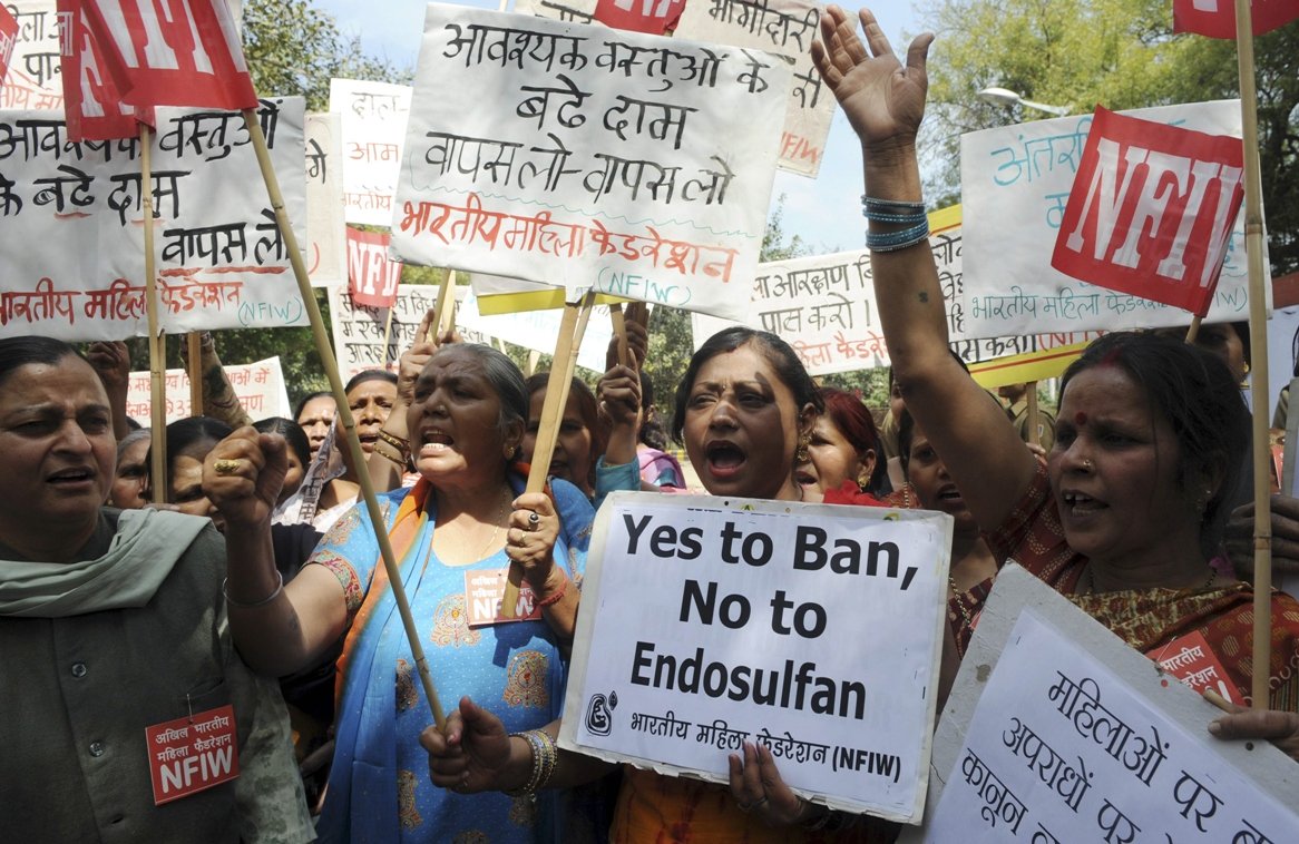 activists of national federation of indian women nfiw the women 039 s wing of communist party of india shout slogans demanding the passing of the women 039 s reservation bill during a demonstration near parliament house in new delhi on international women 039 s day photo afp