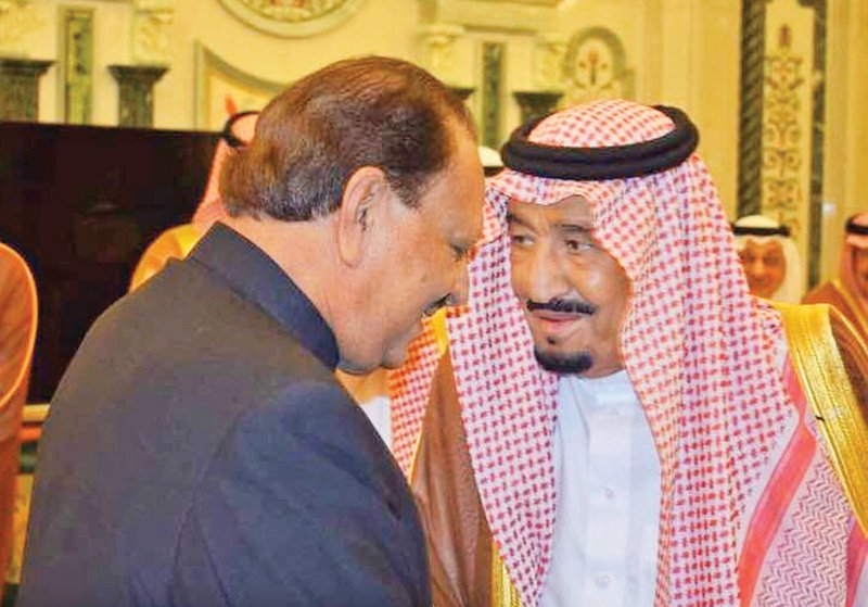 king salman receives president mamnoon hussain at an iftar reception at safa palace photo inp