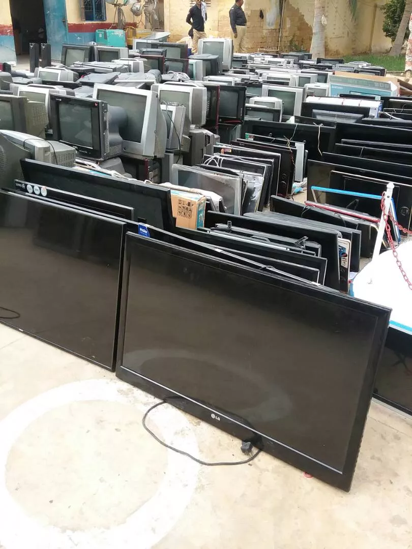 eighteen deep freezers 449 televisions 163 lcds 102 mobile phones 82 speakers 22 heaters three dvd players 400 packets of cigarettes 45 knives and daggers 46 memory cards and 50 remote controls were seized during the operation photo sindh rangers eighteen deep freezers 449 televisions 163 lcds 102 mobile phones 82 speakers 22 heaters three dvd players 400 packets of cigarettes 45 knives and daggers 46 memory cards and 50 remote controls were seized during the operation photo sindh rangers