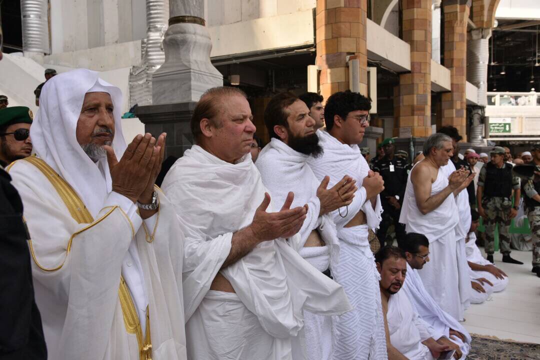 prime minister nawaz sharif pictured while making dua after performing umrah photo twitter maryam nawaz