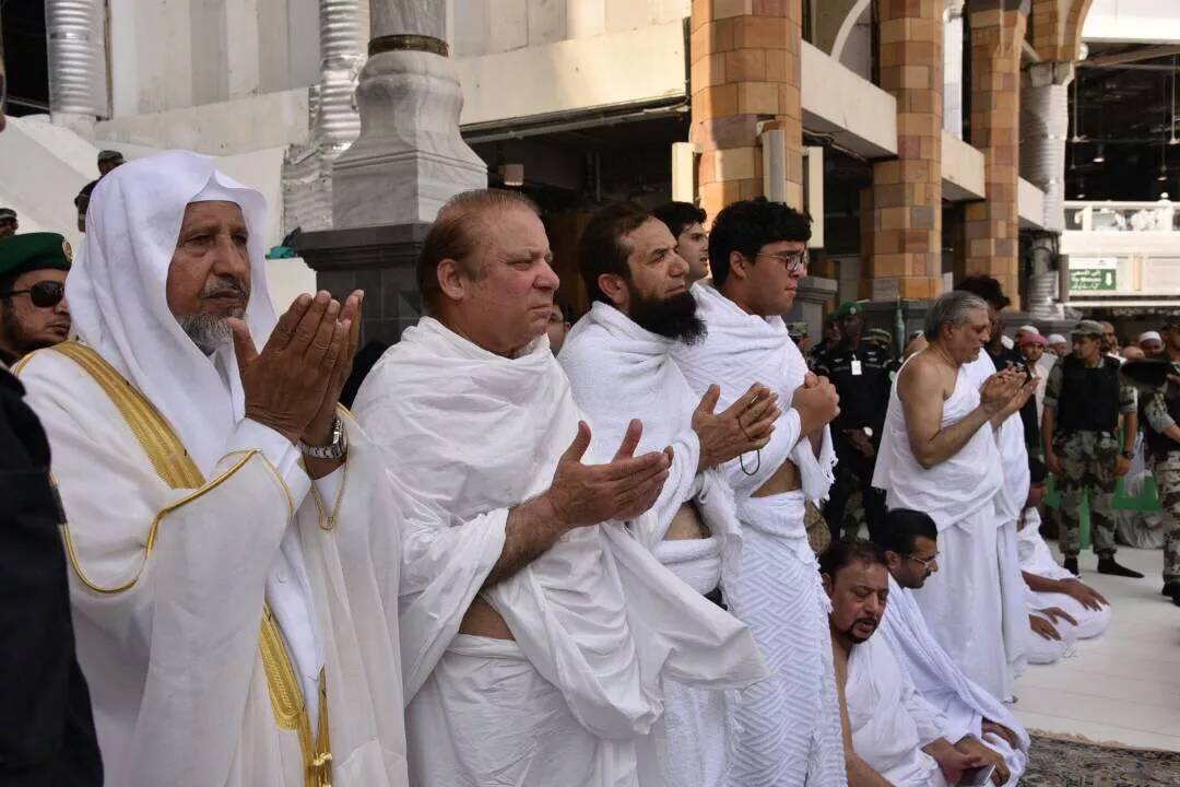 prime minister nawaz sharif pictured while making dua after performing umrah photo twitter maryam nawaz prime minister nawaz sharif pictured while making dua after performing umrah photo twitter maryam nawaz