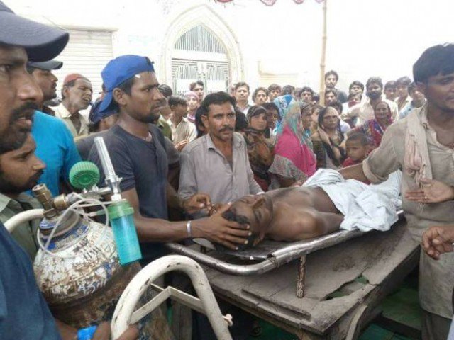 deceased 039 s family and community members staged a sit along with his body on the inter district road connecting umerkot photo twitter