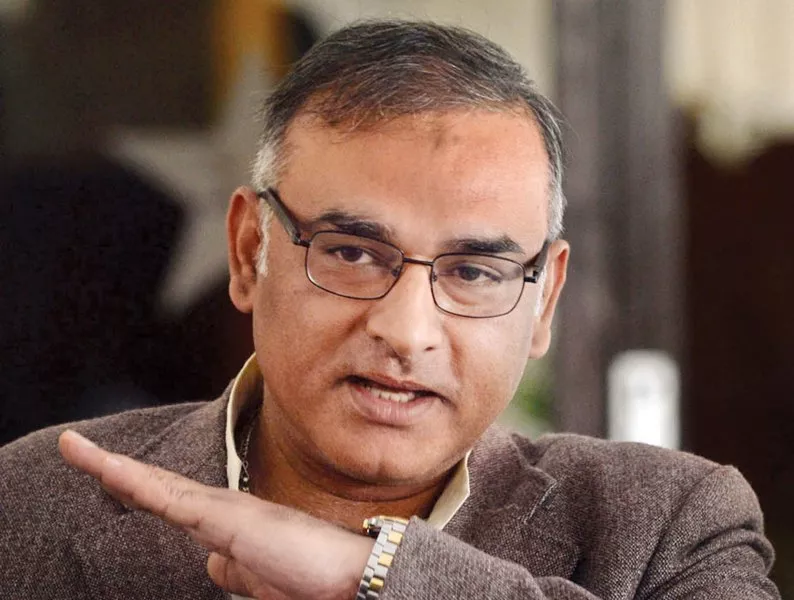 sohail has come under fire after he criticised sarfaraz in an on air analysis after pakistan defeated sri lanka during the champions trophy photo afp sohail has come under fire after he criticised sarfaraz in an on air analysis after pakistan defeated sri lanka during the champions trophy photo afp