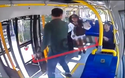 turkish woman assaulted for wearing shorts in ramazan turkish woman assaulted for wearing shorts in ramazan