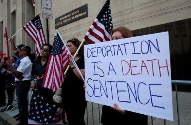 protesters rally outside the federal court just before a hearing to consider a class action lawsuit filed on behalf of iraqi nationals facing deportation in detroit michigan u s june 21 2017 photo reuters