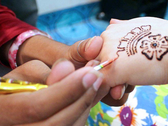 Chemical mehendi causes rashes, should be avoided