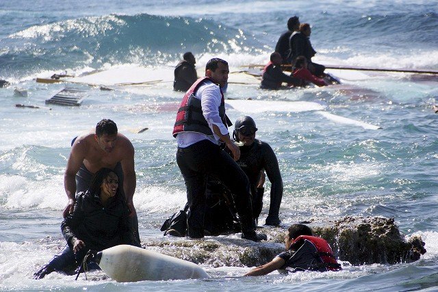 spain 039 s sea rescue service said thursday that it had saved more than 400 migrants this week alone photo afp