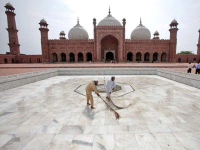 cleaning operation kicks off in lahore ahead of eid