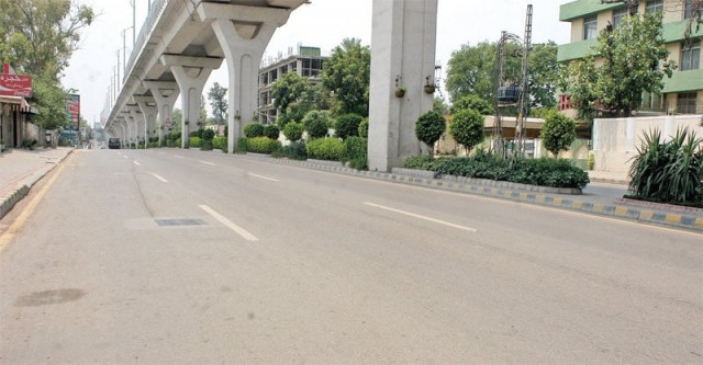 muree road is deserted a day before eid after thousands of people left for their hometowns photo wasim imran express muree road is deserted a day before eid after thousands of people left for their hometowns photo wasim imran express
