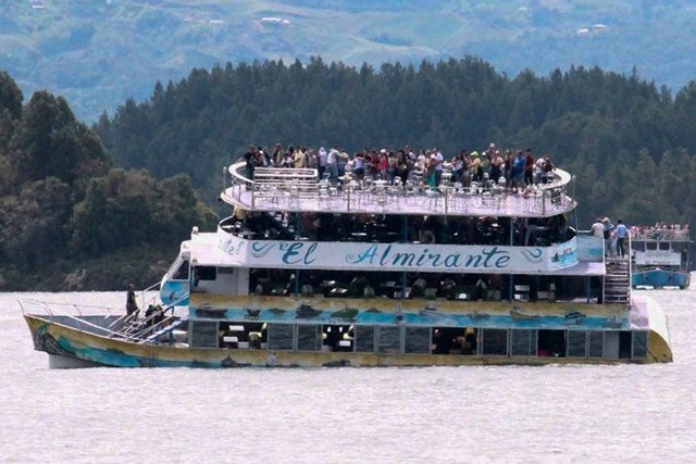 passengers are seen onboard the tourist boat almirante in the reservoir of penol in guatape municipality in antioquia on june 25 2017 photo afp