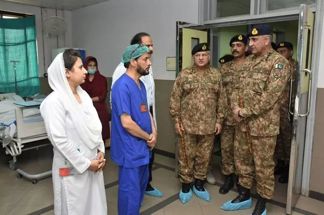 gen qamar bajwa meets the injured at nishtar hospital multan photo ispr gen qamar bajwa meets the injured at nishtar hospital multan photo ispr