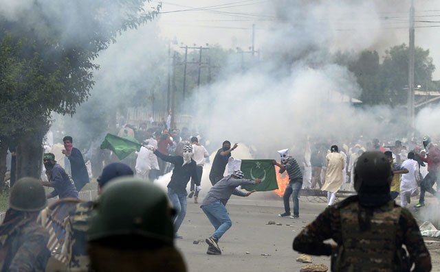 kashmiri protestors clash with indian government forces after eid prayers in downtown srinagar on june 26 2017 photo afp