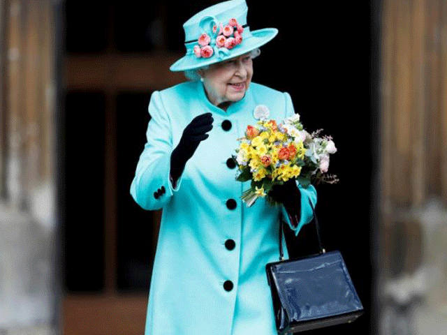 britain 039 s queen elizabeth leaves the easter sunday service in windsor castle in windsor britain april 16 2017 photo reuters