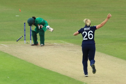 sciver knight help england beat pakistan