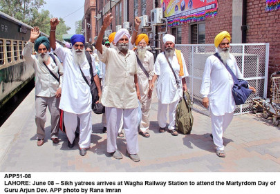sikh pilgrims stopped by india at attari wagah border sikh pilgrims stopped by india at attari wagah border