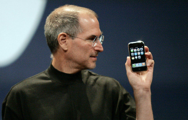 apple computer inc chief executive officer steve jobs holds the new iphone in san francisco california january 9 2007 photo reuters apple computer inc chief executive officer steve jobs holds the new iphone in san francisco california january 9 2007 photo reuters