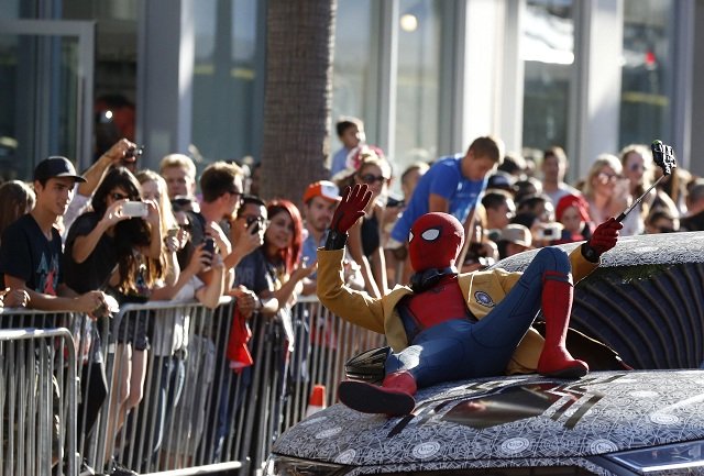 mesmerised fans watch on as the stars of the film arrive for the premiere held in los angeles photo reuters