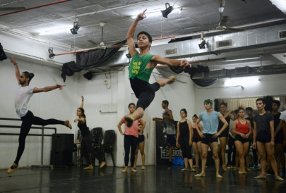 indian teen pirouettes from mumbai slum to us ballet school