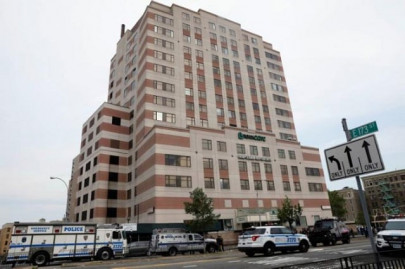 gunman opens fire on new york hospital killing doctor gunman opens fire on new york hospital killing doctor