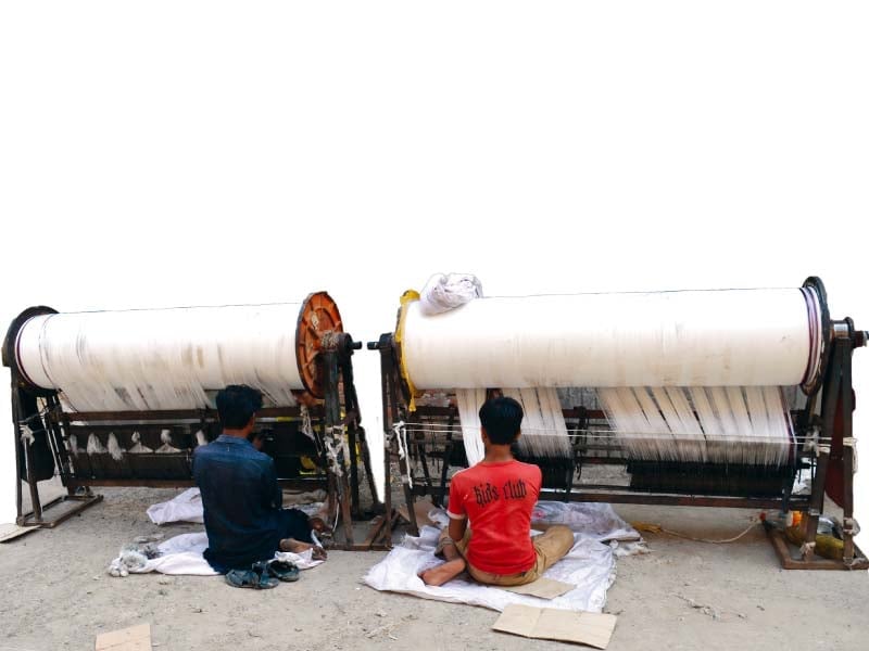 poor working conditions power loom workers face risk of fatal diseases