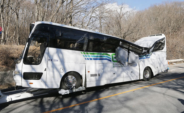 the committee said it was possible the bus driver was blinded by headlights photo afp