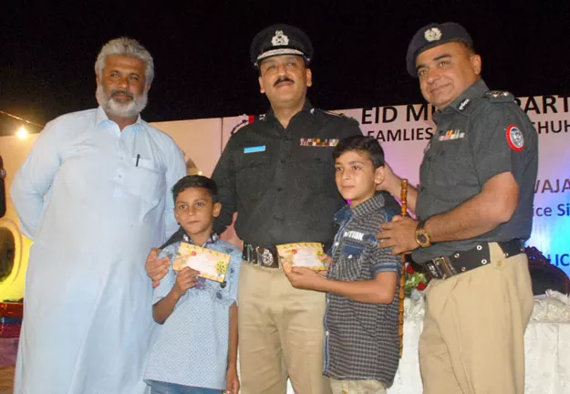 the provincial police chief attended an eidul fitr event in hyderabad with families of martyred policemen photo express the provincial police chief attended an eidul fitr event in hyderabad with families of martyred policemen photo express