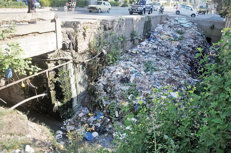 a drain in rcb jurisdiction full of solid waste dumped into it photo agha mehroz express a drain in rcb jurisdiction full of solid waste dumped into it photo agha mehroz express