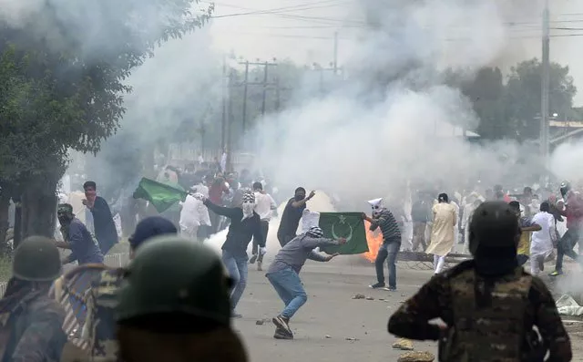 kashmiri protestors clash with indian government forces after eid prayers in downtown srinagar on june 26 2017 photo afp kashmiri protestors clash with indian government forces after eid prayers in downtown srinagar on june 26 2017 photo afp