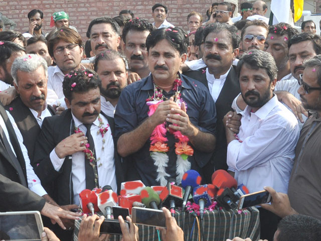 awami raj party mna jamshed dasti talking to journalists after his release from sargodha jail on july 3 2017 photo muhammad samiullah express awami raj party mna jamshed dasti talking to journalists after his release from sargodha jail on july 3 2017 photo muhammad samiullah express