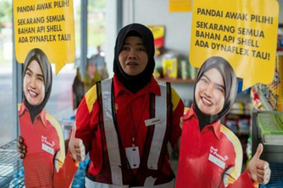 shell removes malaysian woman cutouts over groping pictures shell removes malaysian woman cutouts over groping pictures