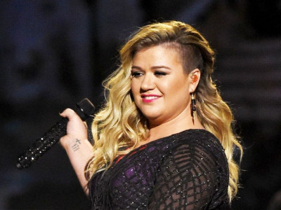 first american idol kelly clarkson s responds to a body shamer on twitter first american idol kelly clarkson s responds to a body shamer on twitter