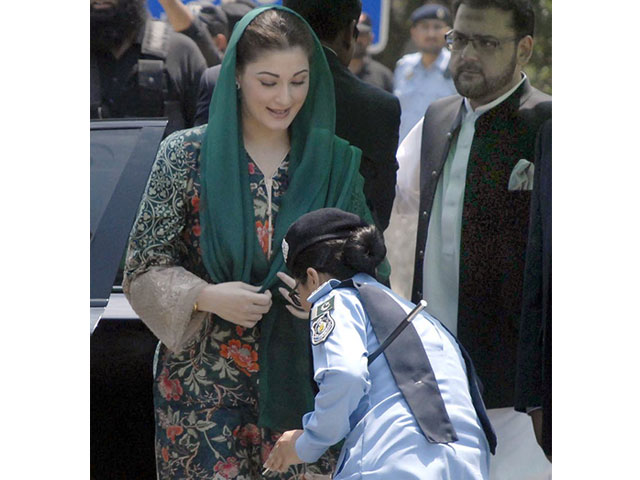 senior superintendent police ssp special branch arsala saleem picks up a pen for prime minister 039 s daughter maryam nawaz from the floor as she arrives at the federal judicial academy to record her statement before the joint investigation team jit investigating sharif family s alleged offshore assets photo online